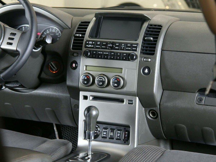 Nissan Pathfinder 2008 салон