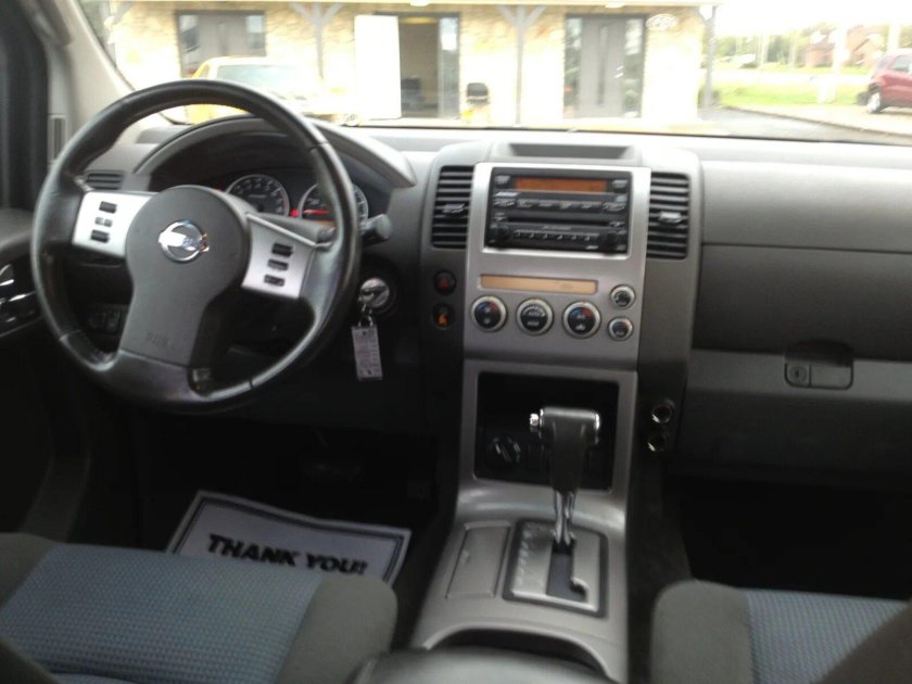 Nissan Pathfinder 2006 салон