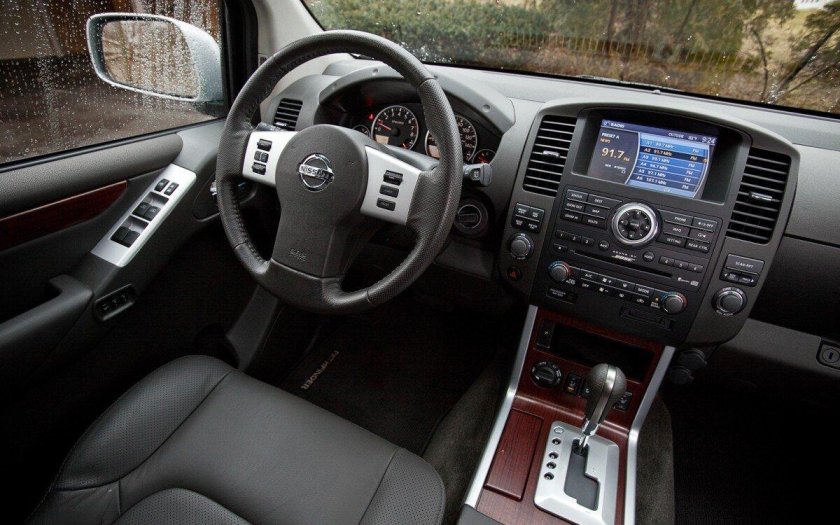 Nissan Pathfinder 2011 салон