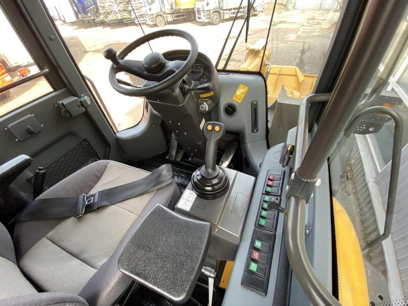 Фронтальный погрузчик SDLG 953