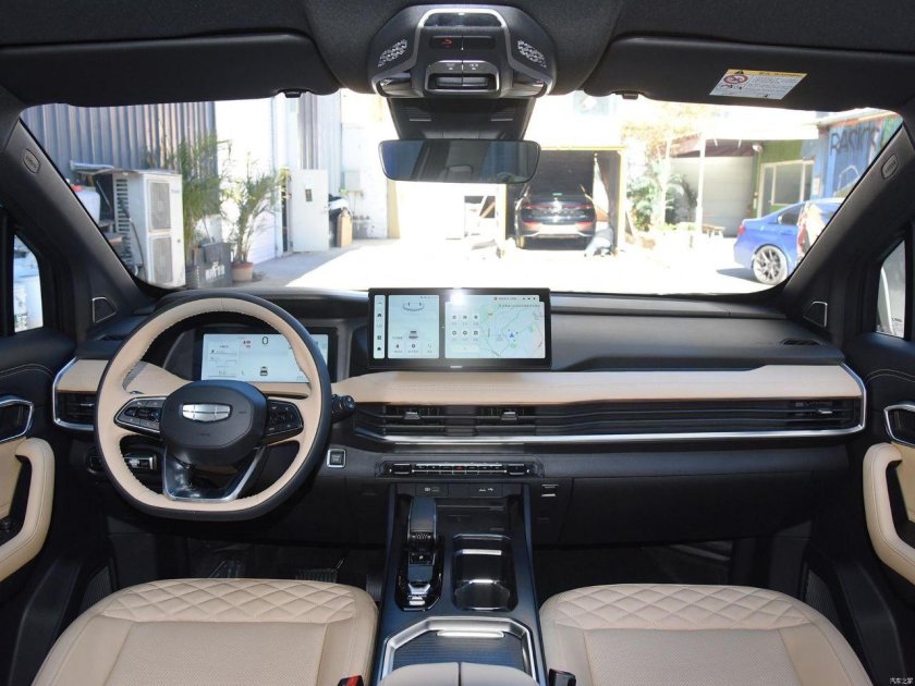 Джили Окаванго 7 мест