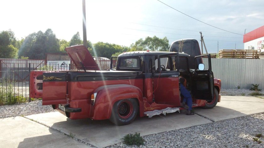 ЗИЛ 130 красный