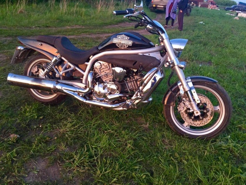 Хьюсонг Аквила 650