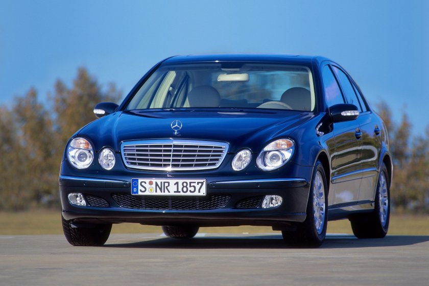 Мерседес Бенц е 240