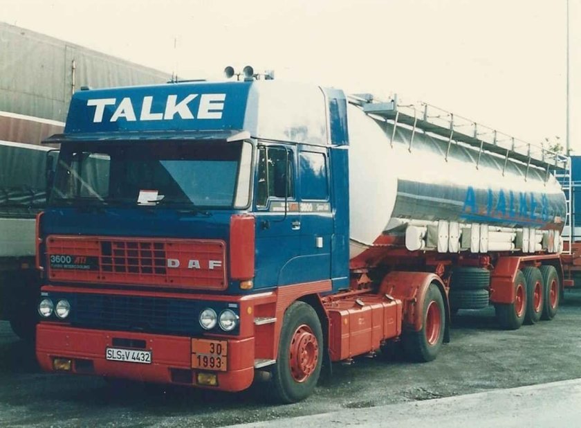 Старые грузовики