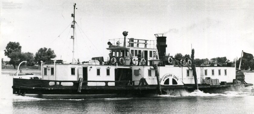 Речной колесный пароход