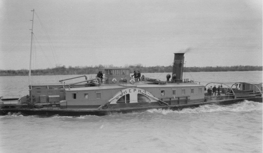 Колесный буксирный пароход "в.Чапаев"