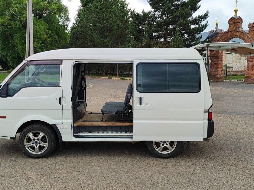 Мазда бонго 2000