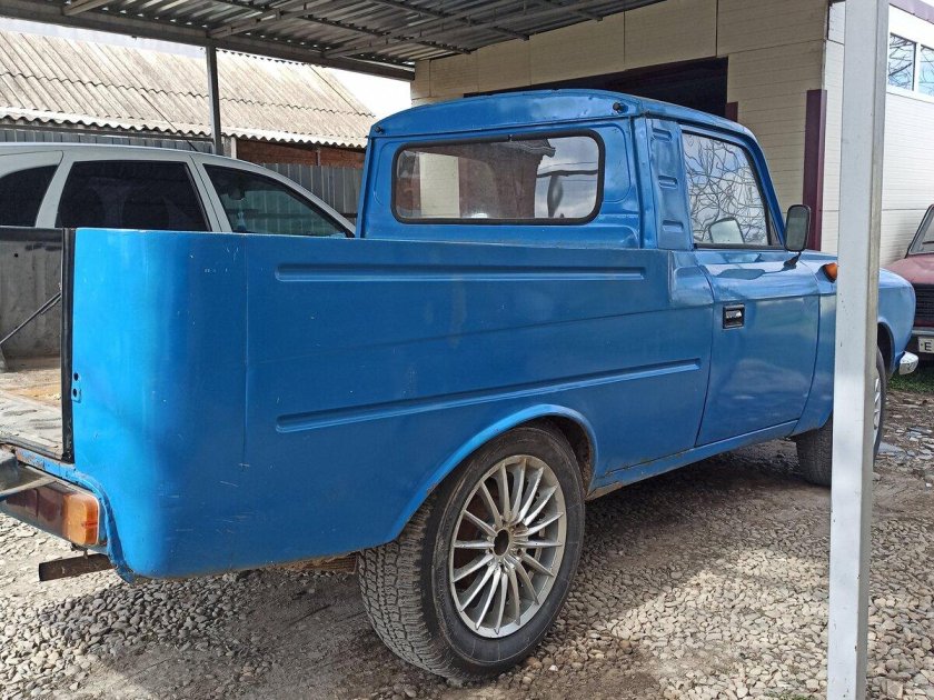 Москвич иж 2715