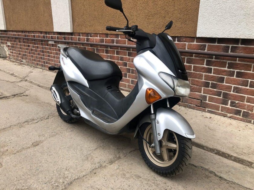 Скутер suzuki