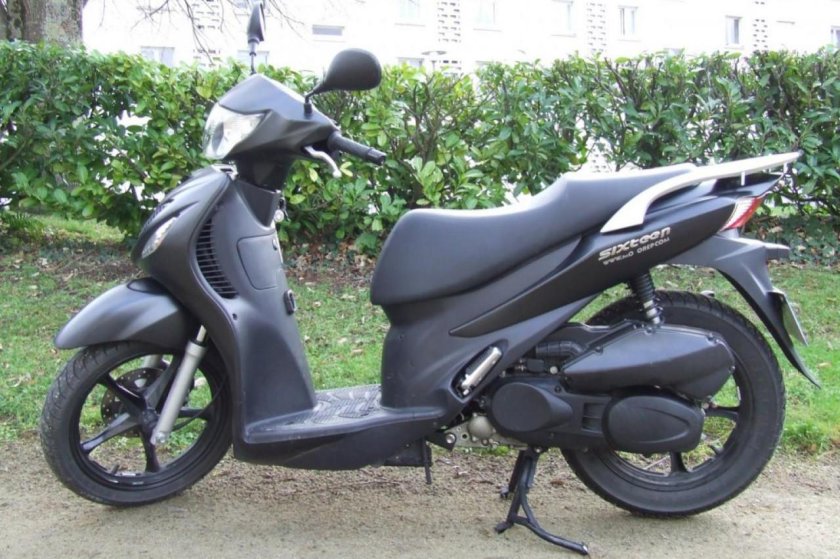 Suzuki 125 Sixteen
