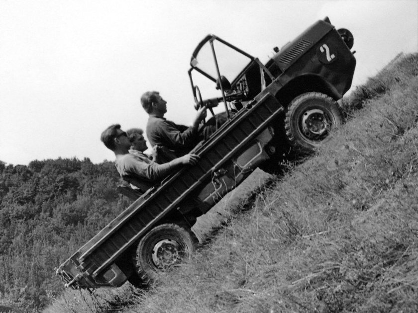 Транспортёр переднего края ЛУАЗ-967