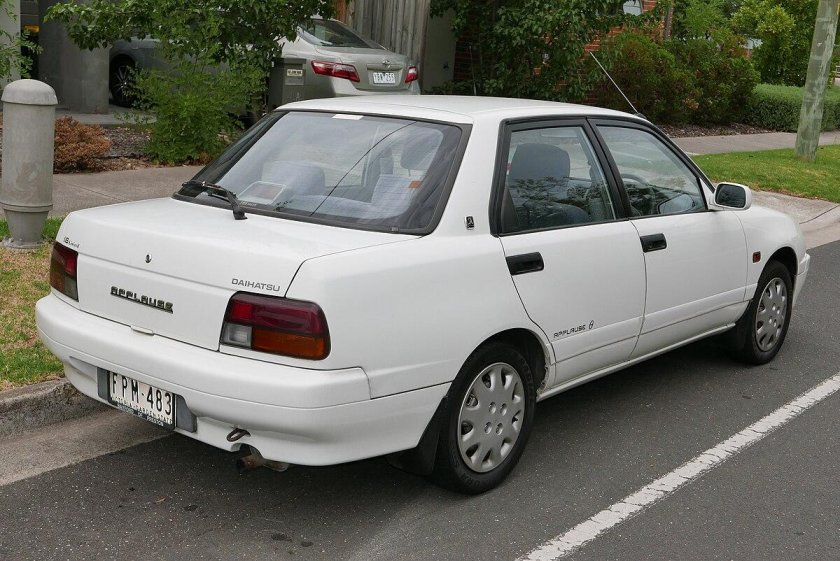 Дайхатсу Апплаус 2000