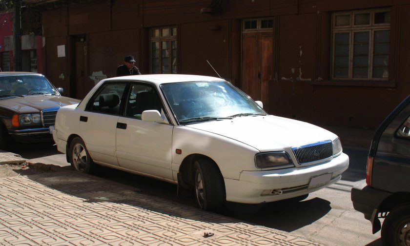 Дайхатсу Апплаус 2000