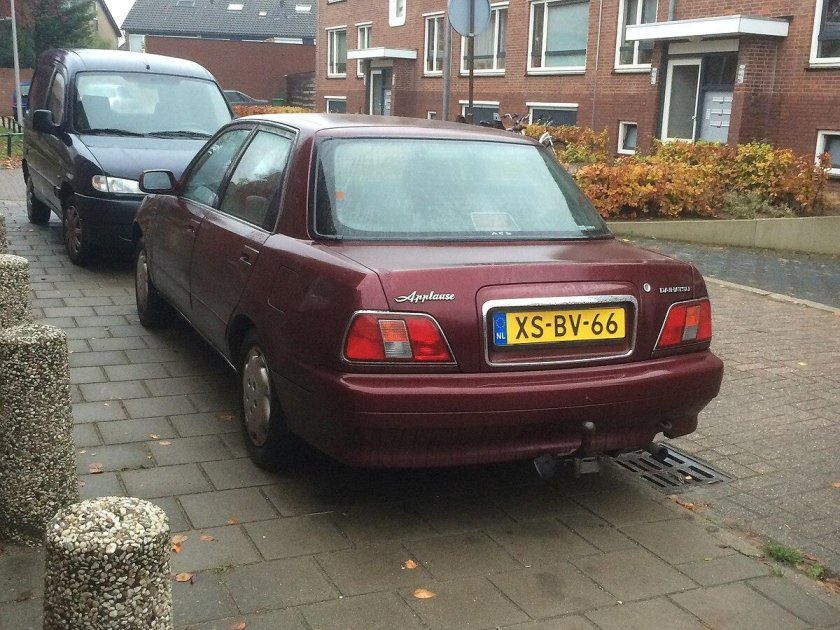 Daihatsu Applause, 1999