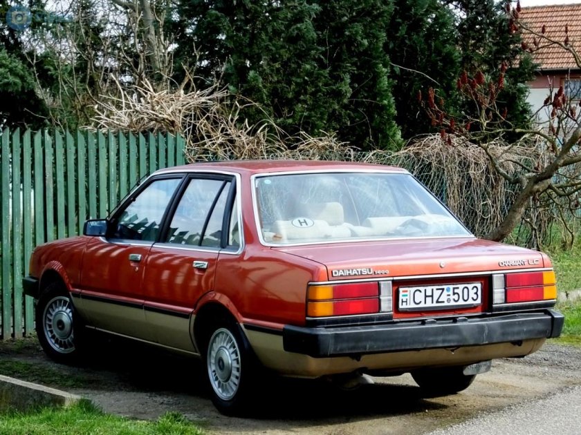 Дайхатсу Шармант 1985