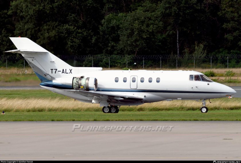 Hawker 700