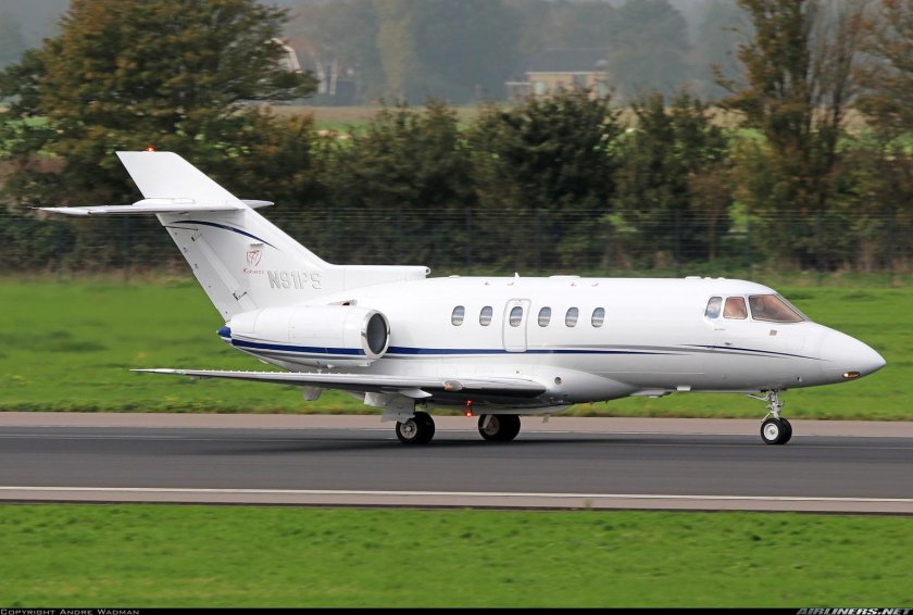Hawker 700