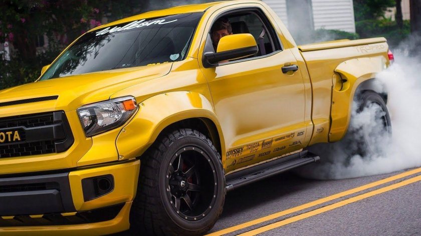 Тойота тундра желтая