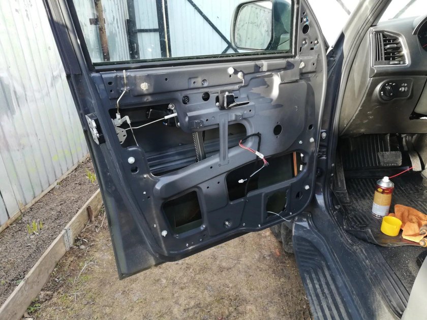 УАЗ Патриот водительская дверь