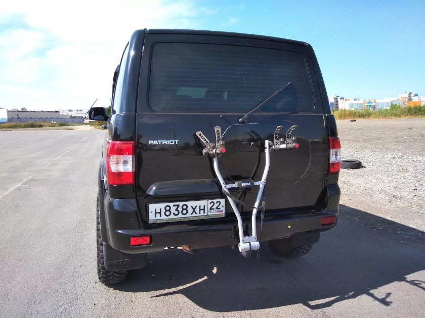 УАЗ Патриот сзади