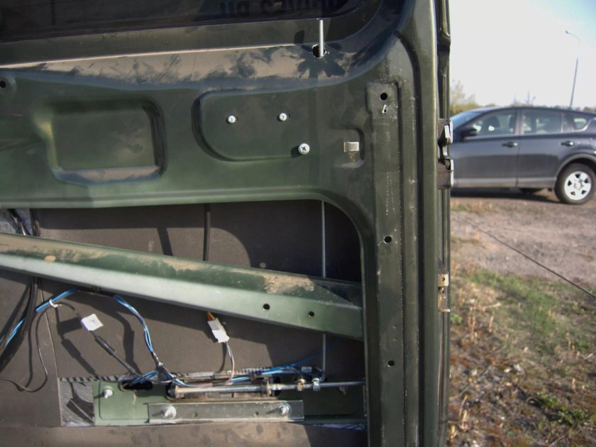 Дверь УАЗ Патриот