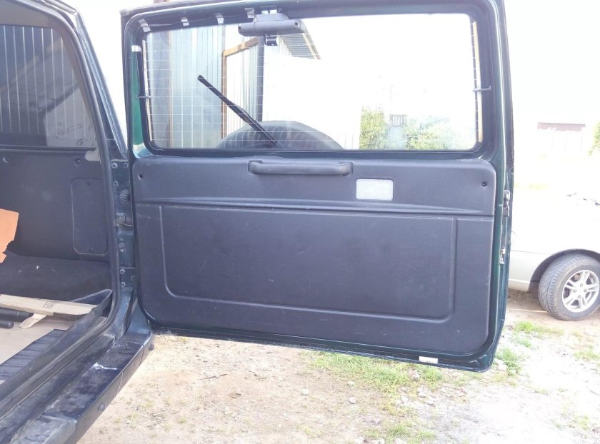 Гладкая дверь УАЗ Патриот