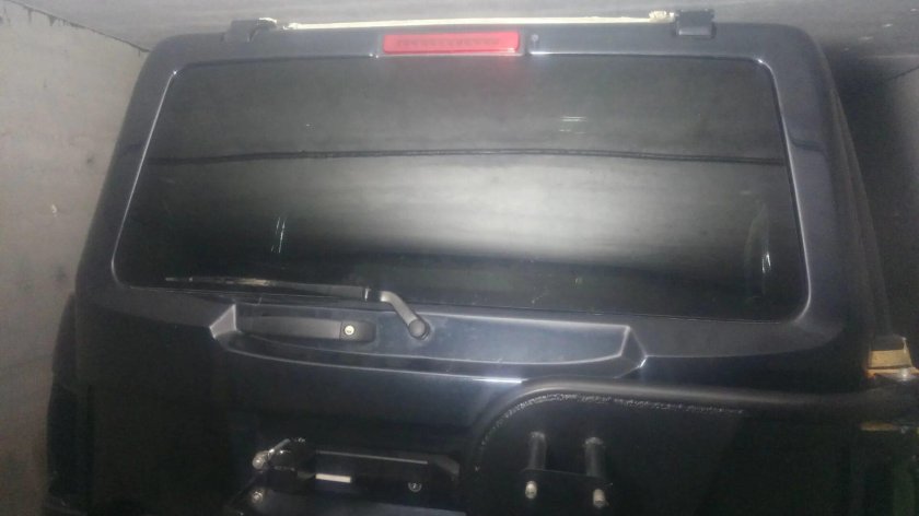 Дверь задка Патриот 2008 года