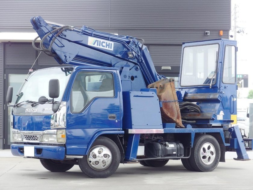 Isuzu Elf автоэкскаватор