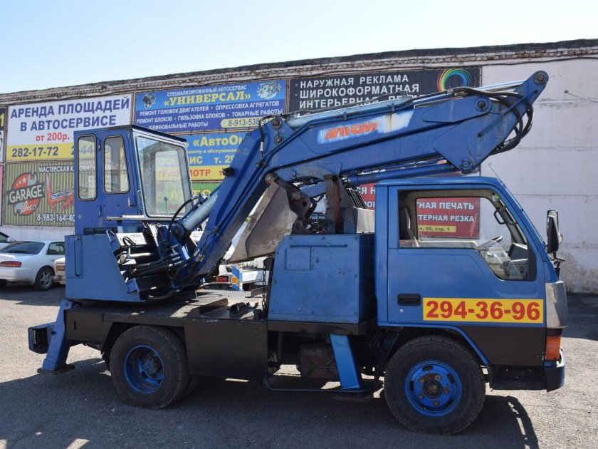 Aichi автоэкскаватор