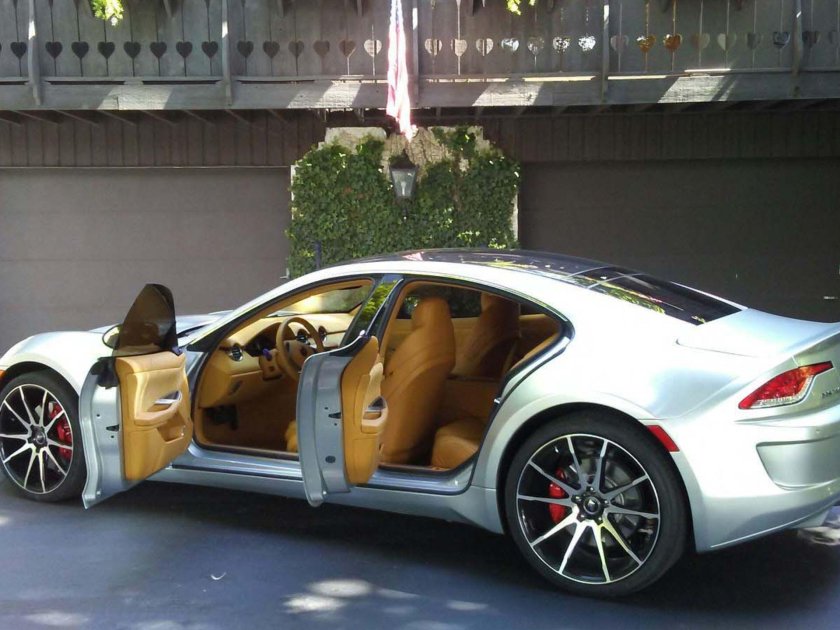 Машина Fisker Karma