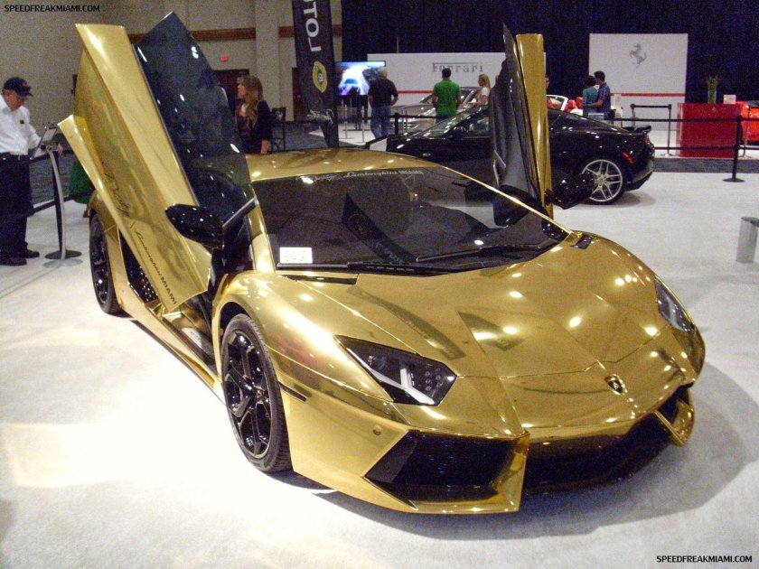 Lamborghini Aventador LP 700 Золотая