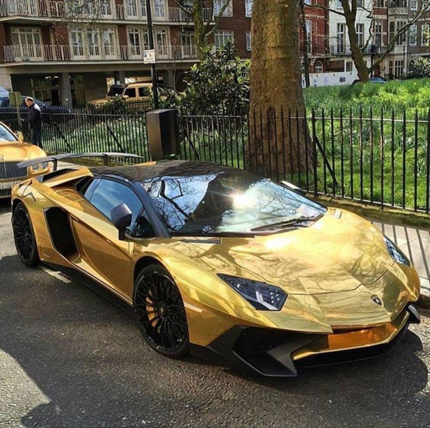 Золотой Lamborghini авентадор