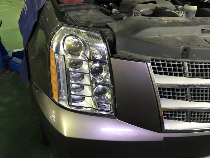 Фара Кадиллак Эскалейд 3