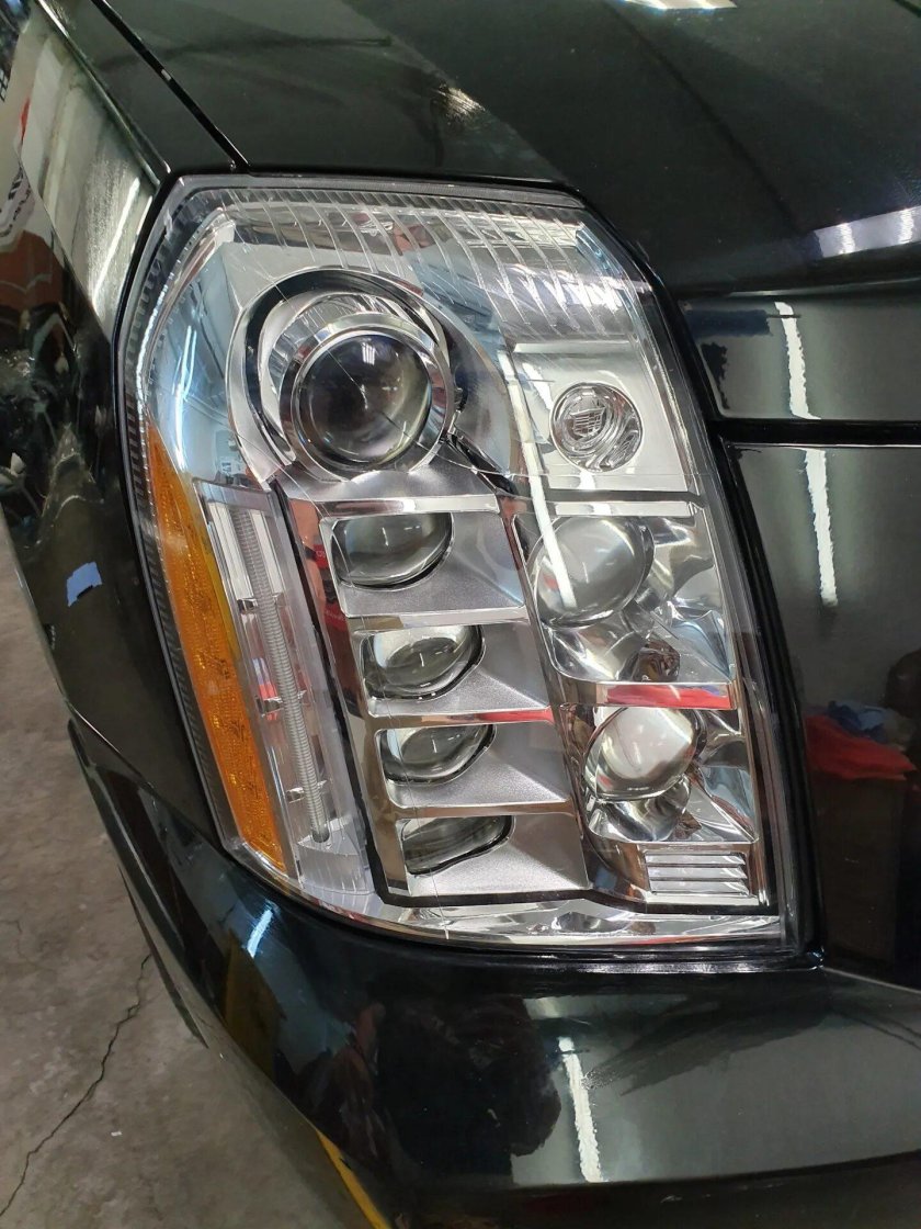 Фара Кадиллак Эскалейд 3