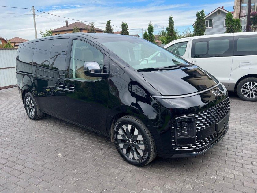 Hyundai Staria 2022 черный