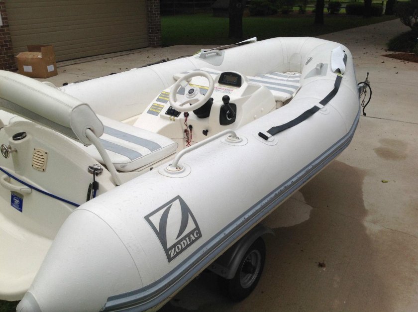 Лодка Zodiac 340