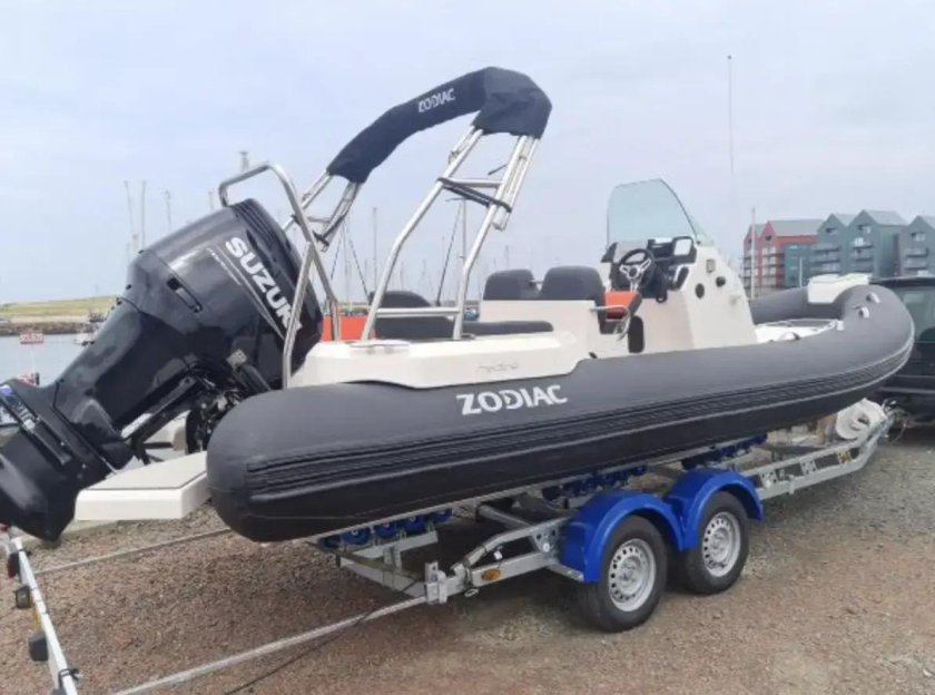 Лодка зодиак