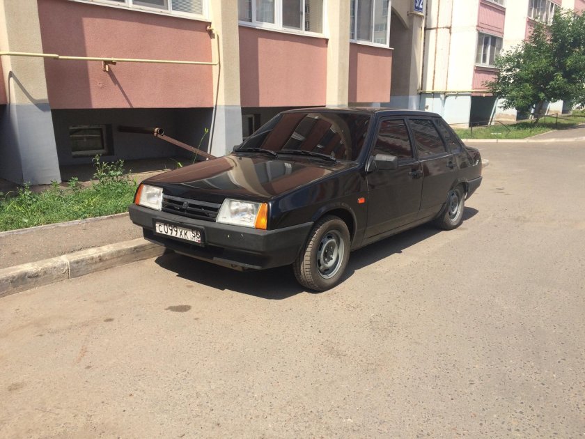 ВАЗ 21099 белая бункер