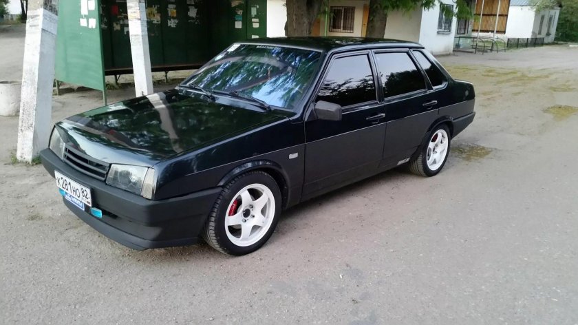 Лада ВАЗ 21099 черная