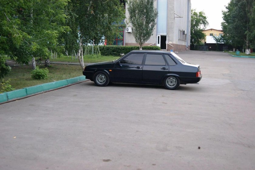 ВАЗ 21099 черная тонированная заниженная