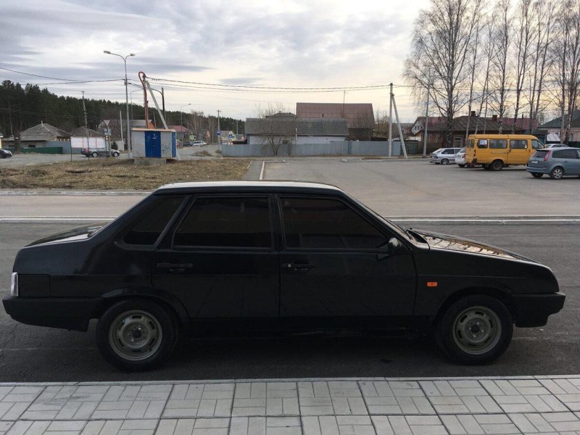 ВАЗ 21099 В черном цвете