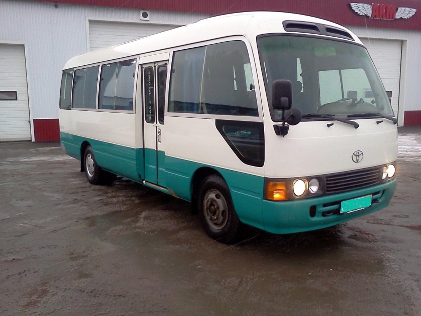 Автобус Toyota Coaster