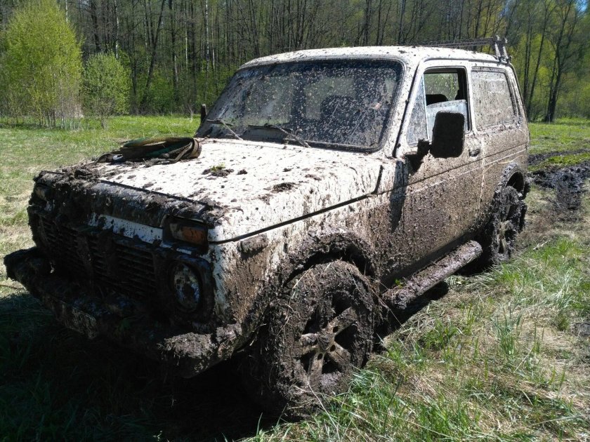 Нива 2121 в грязи