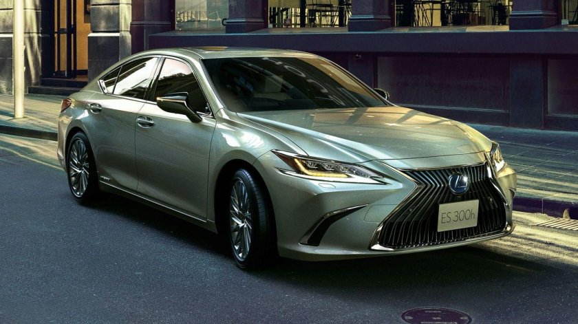 Лексус ЕС 300 гибрид 2021