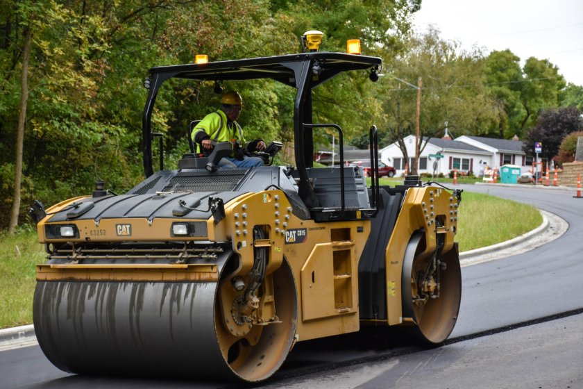 Катерпиллер каток асфальтный