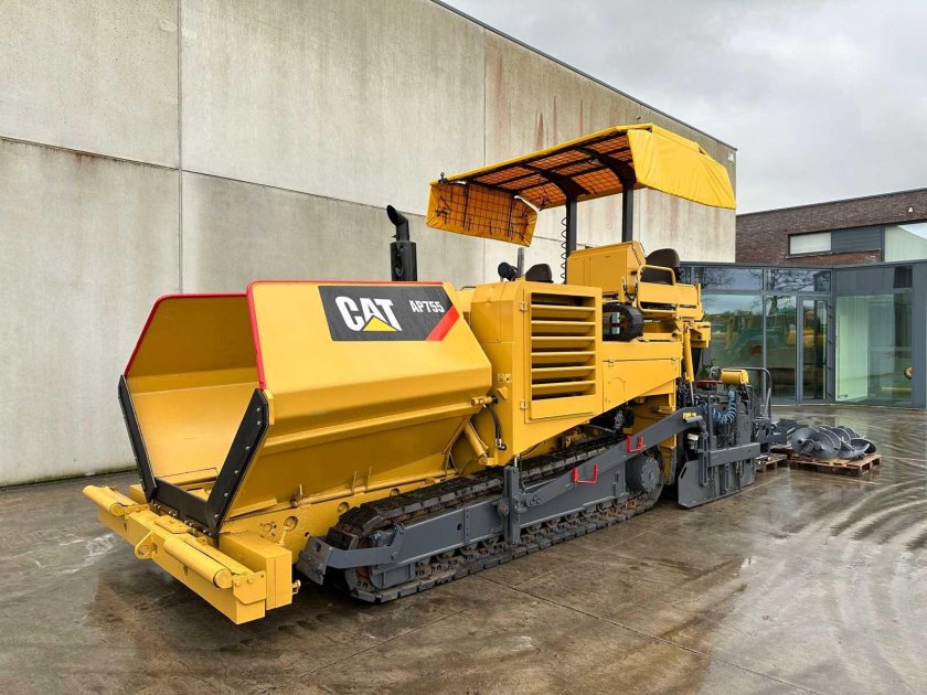 Асфальтоукладчик caterpillar ap-755