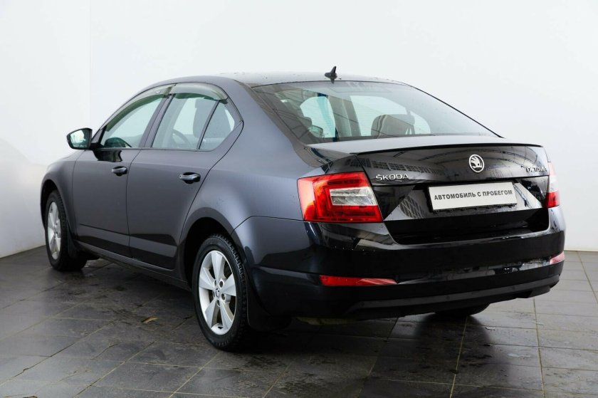 Шкода Октавиа черный 2015