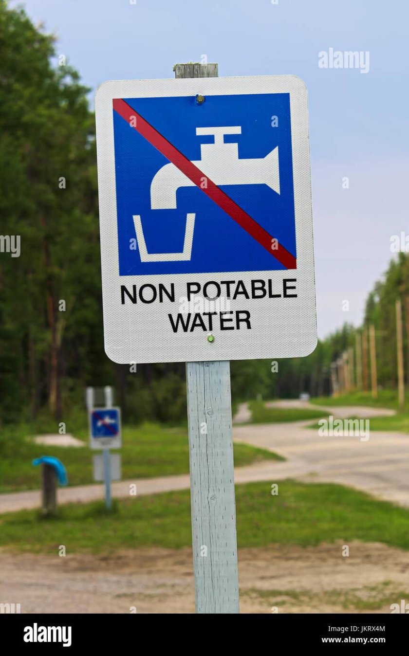 Дорожный знак вода