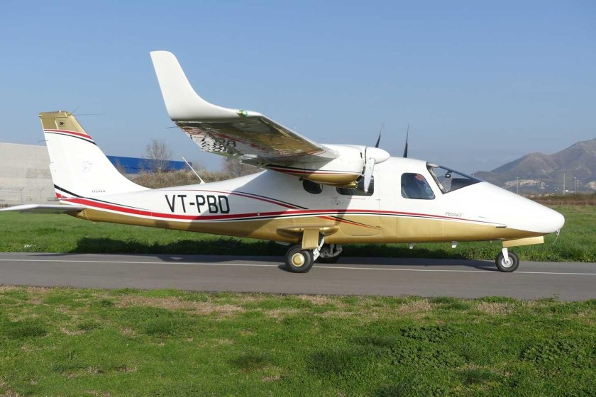 4 Местный самолет